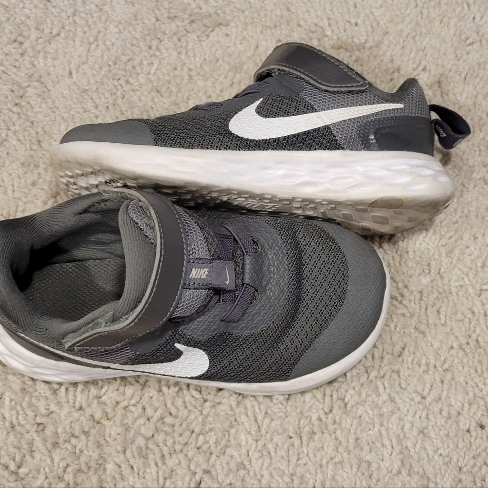 Grey Toddler Nike Size 9